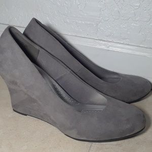 grey wedges
